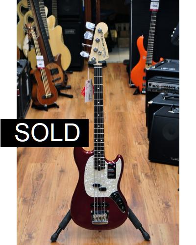 Fender American Performer Mustang Bass Aubergine